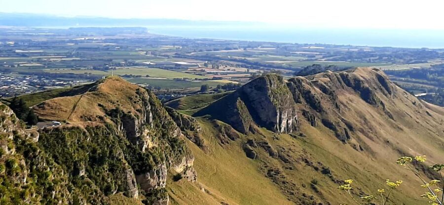 Napier: Art-Deco + Te Mata Peak+ Garden Walk + Wine Tasting - A Touch of Luxury: Gardens and a Private Home Visit