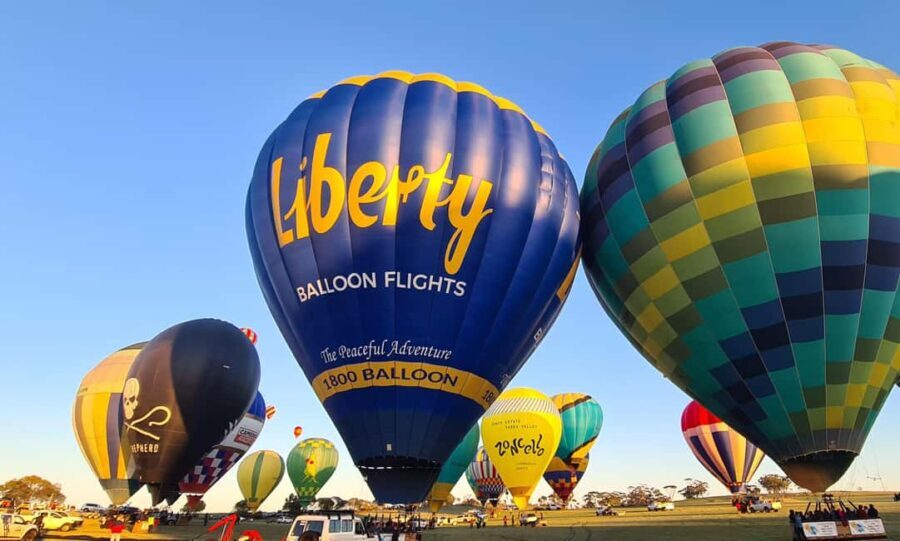 Perth: Avon Valley Hot Air Balloon Flight with Breakfast - The Experience and the Guides