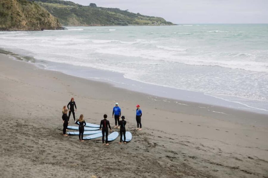 Raglan: 2 Day Surf Lesson & Rental Package - The Experience of Surfing at Ngarunui Beach