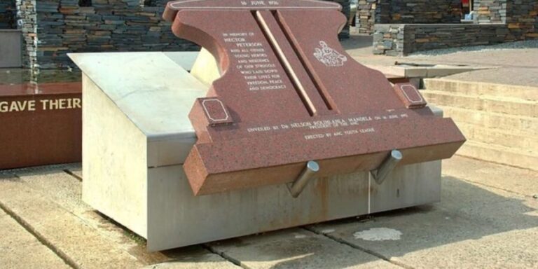Red Full Day Soweto Tour & Johannesburg Tour - Detailed Breakdown of the Red Full Day Soweto and Johannesburg Tour