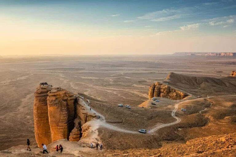 Riyadh Province: Edge of the World Tour Sunset with Dinner - Who Will Love This Experience?