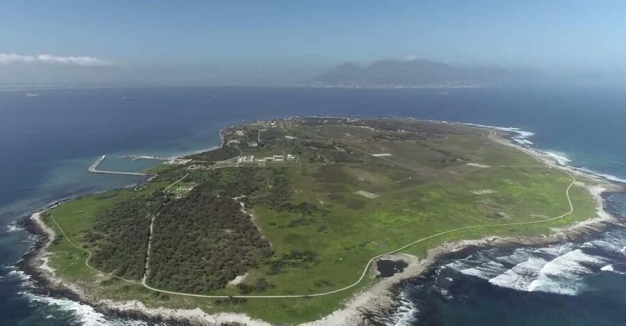 Robben Island and Table Mountain full-day tour in Cape Town - Robben Island: A Journey Through South Africa’s Past