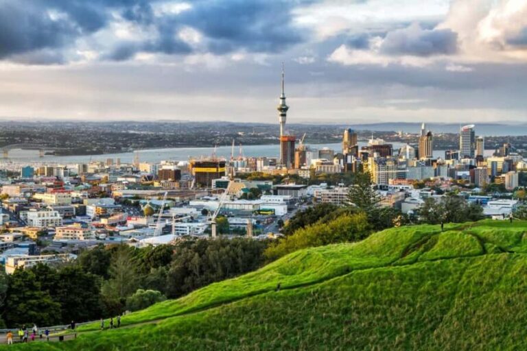 Romantic Charms of Auckland  Private Walking Tour - The Value of a Private Guided Tour