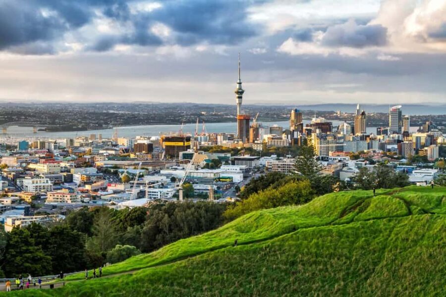 Romantic Charms of Auckland  Private Walking Tour - The Value of a Private Guided Tour