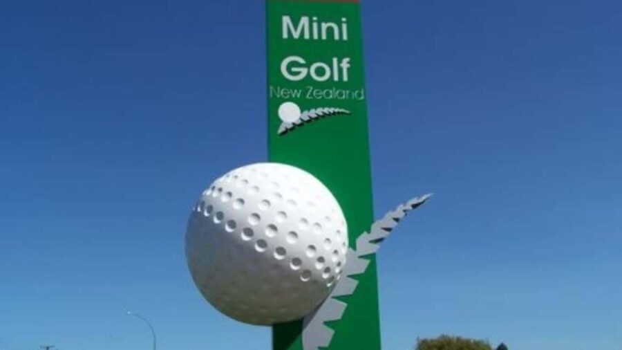 Rotorua: Mini Golf Experience - The Animal Encounters