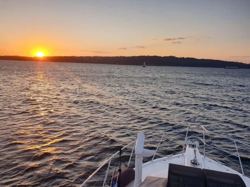 Sydney: Harbour Dinner Cruise with Buffet - Key Points