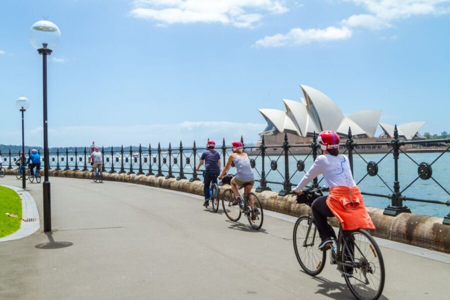 Sydney: Iconic Sights 4-Hour Bike Tour - Exploring Sydney on Two Wheels