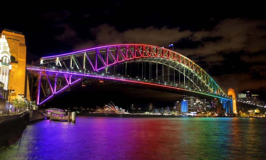 Sydney: Premium Catamaran Vivid Cruise with Welcome Drink - What You Can Expect During the Cruise