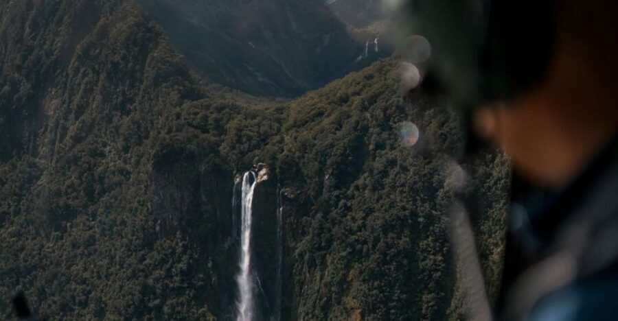 Te Anau: Milford Sound Scenic Flight with Lakeside Landing - What to Expect on Your Flight