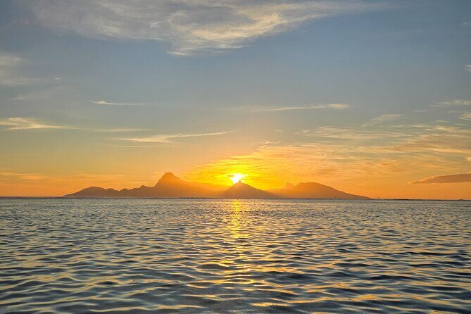 Unforgettable sunset against Moorea - Who Should Book This?