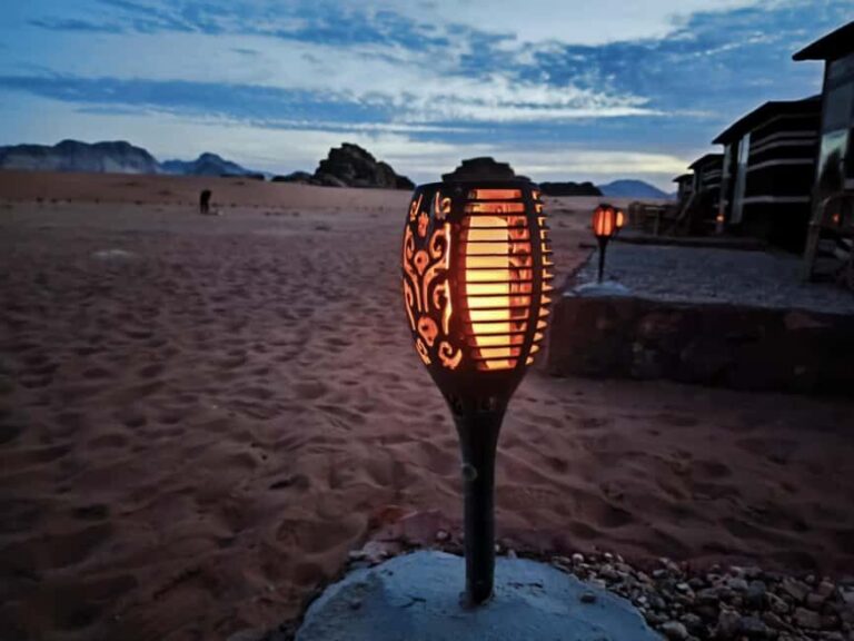 Wadi Rum: 1-Night Jeep Tour with Dinner and Breakfast - Authenticity and Value