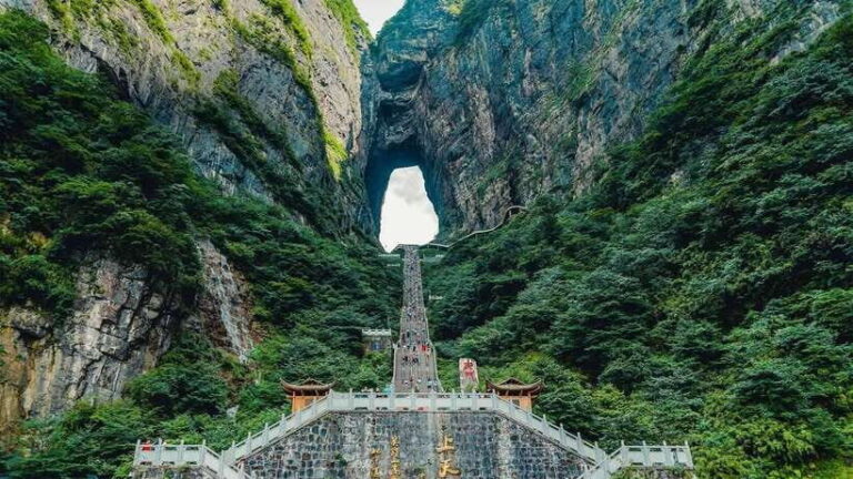 2-Day Private Zhangjiajie Tour to AVATAR & Tianmen Mountain - Exploring Zhangjiajie in 2 Days: A Practical Breakdown