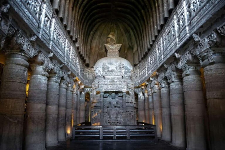 Ajanta and Ellora 2-Day Private Guided Tour from Aurangabad - Exploring the Ajanta Caves