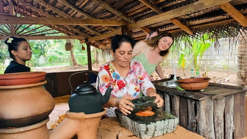 Anuradhapura: Traditional Fresh Coconut Roti Cooking Class - Who Should Consider This Tour?