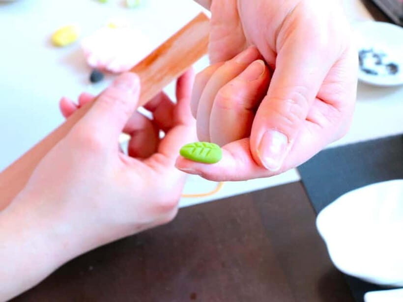 At an Antique Shop, Tea Ceremony and Japanese Sweets Forming - The Experience in Detail