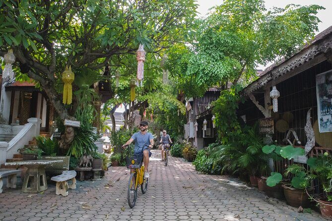 Authentic Chiang Mai 4-Hour Bicycle Tour with Northern Food - Food and Drink Highlights