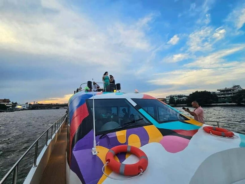 Bangkok : Chaophraya Booze Cruise  Drinks Onboard - The Experience Reviews: Authentic Opinions