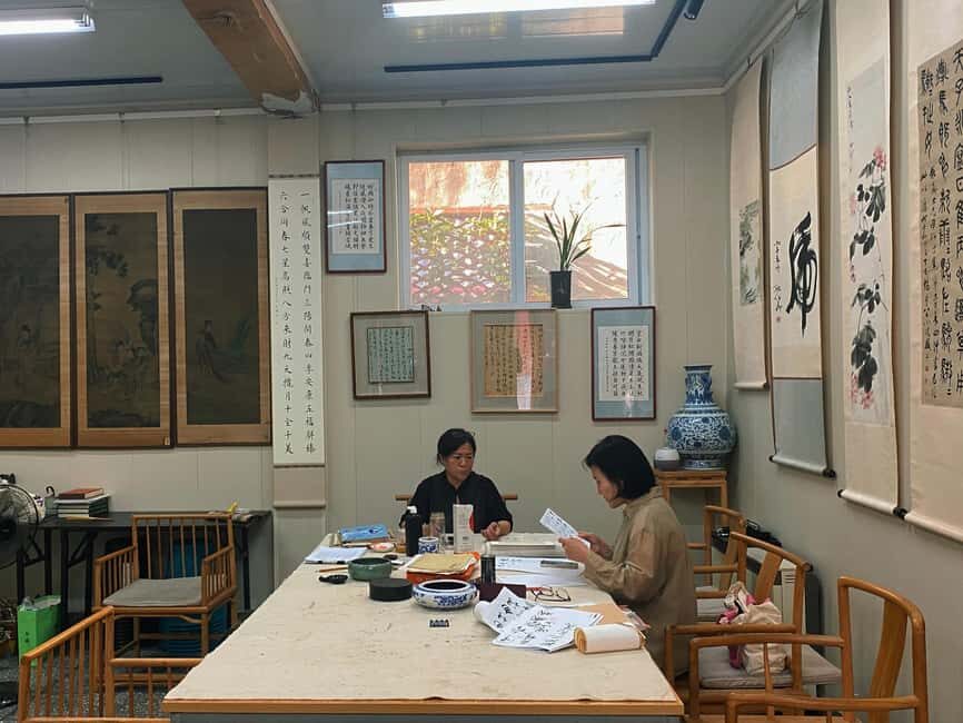 Beijing liulichang : Learn Calligraphy orCarving from Master - Discovering Liulichang: Beijing’s Artistic Hub