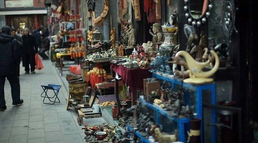 Beijing: Panjiayuan Antique Market Guided Tour - Authenticity and Value — Is It Worth It?