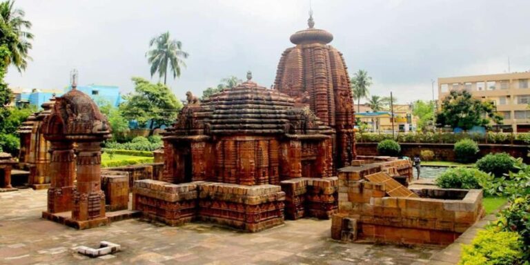 Bhubaneswar: Temples and Puri Private Day Tour - Transition to Puri: From Temples to Seaside Serenity