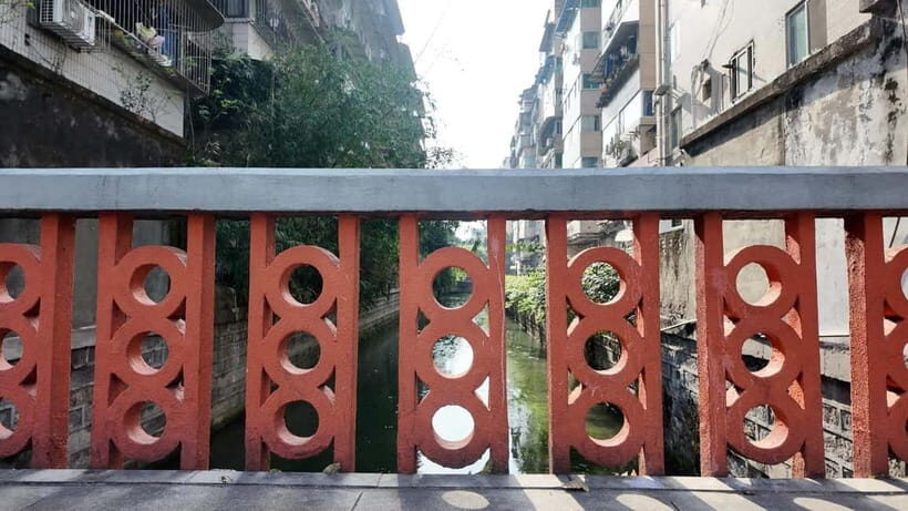 Chengdu: Yulin Block City Walk and Local Market Tour - Key Points