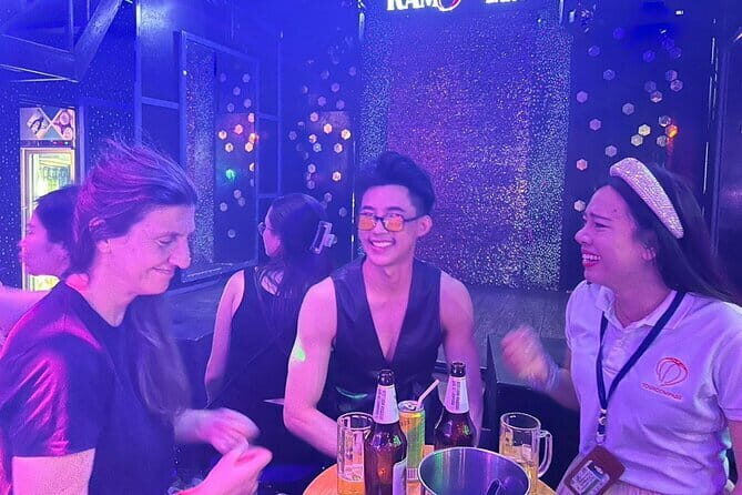 Chiang Mai Ladyboy Cabaret Show with Dinner and Drinks - Who Will Love This Tour?