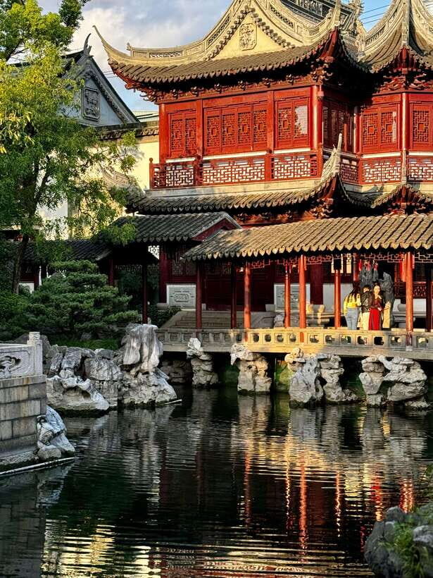 China Hollywood and Yiwu-the offline Temu commercial heaven - Practical Details and Value