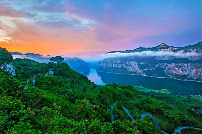 Chongqing: Wulong 5-Day Tour with Hotel & Transfers - Arriving in Chongqing and Setting the Stage
