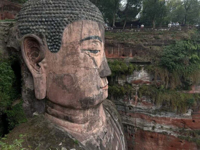 Close to Chengdu: Leshan Giant Buddha & Tasty Local Eats - Detailed Breakdown of the Itinerary