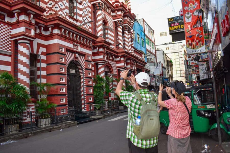 Colombo: private city tour from Negombo with hotel transfers - Visiting the Spiritual Heart: Hindu Kovil and Gangarama Temple