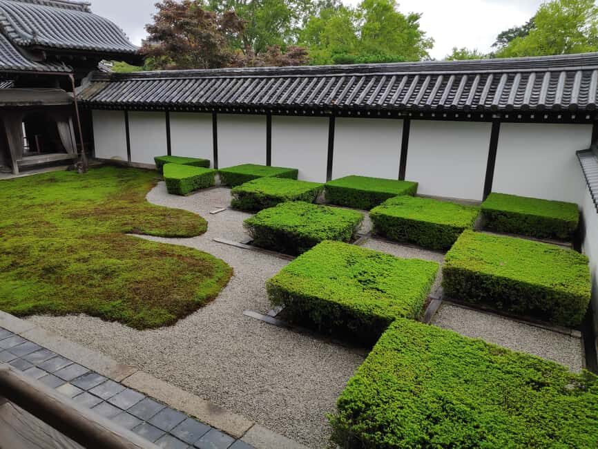 Craig's Kyoto Private Luxury Alphard Tour / The Early Riser - Authentic Traveler Experiences