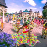 Da Nang/Hoi An: Ba Na Hills and Golden Bridge Full-Day Tour - Exploring the Golden Bridge