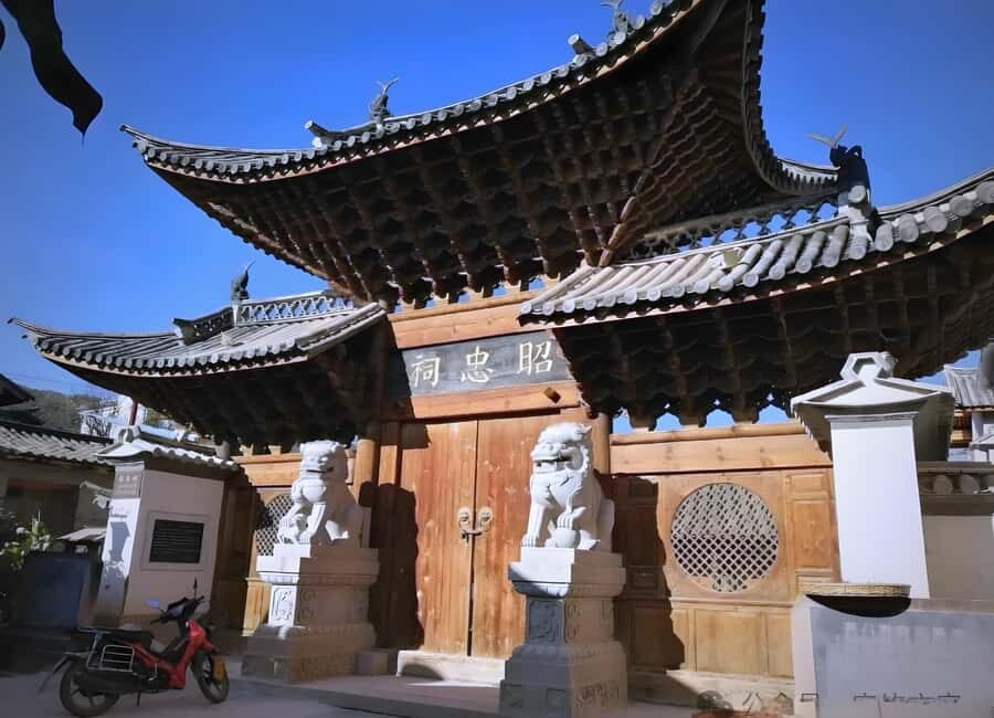 DaliJianchuan Ancient Town Woodcarving & Cuisine - The UNESCO Wood Carving Workshop: Craftsmanship at Its Best