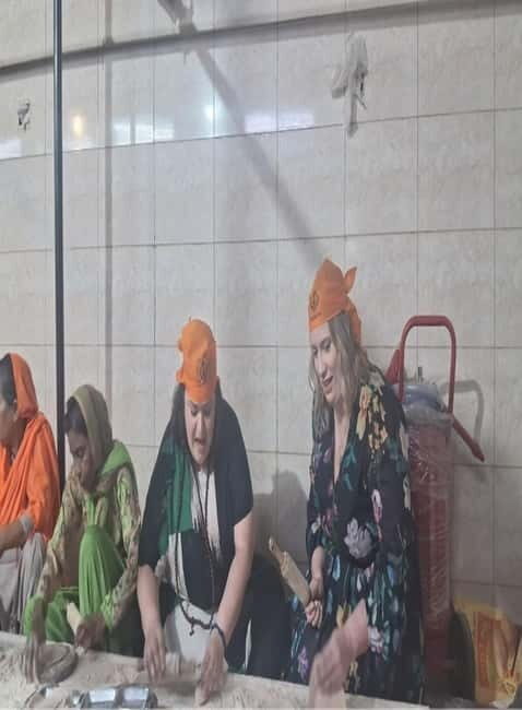 DELHI: Old And New Delhi Private Guided Tour With Entrances - What Makes This Tour Stand Out?