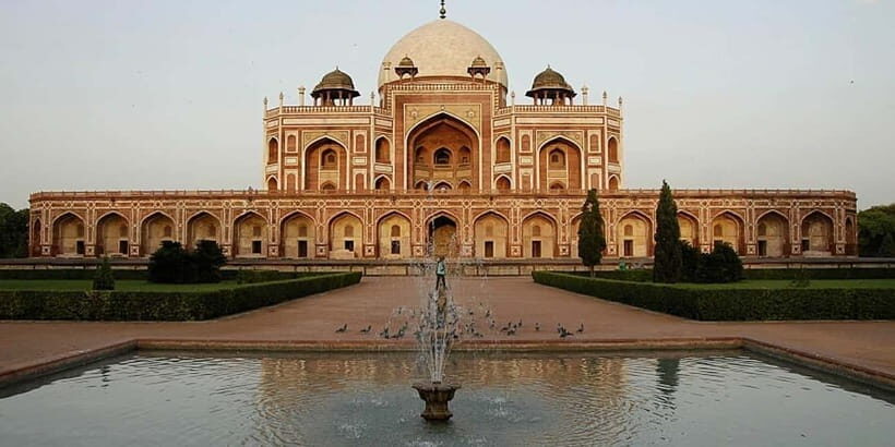 Delhi: Old & New Delhi Private Full Day Guided Tour - Transition to New Delhi: Modern Marvels and Historic Ruins