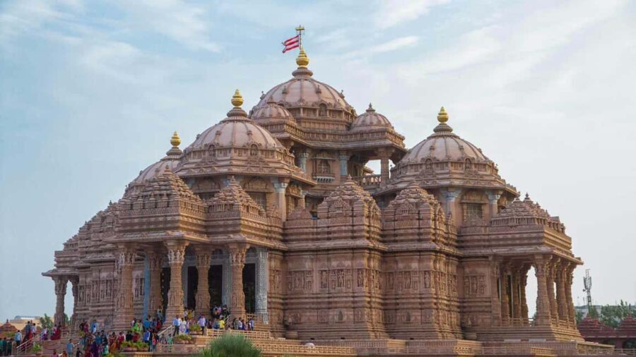 Delhi: Spiritual Temples Tour with Guide By Car - Who Should Consider This Tour?