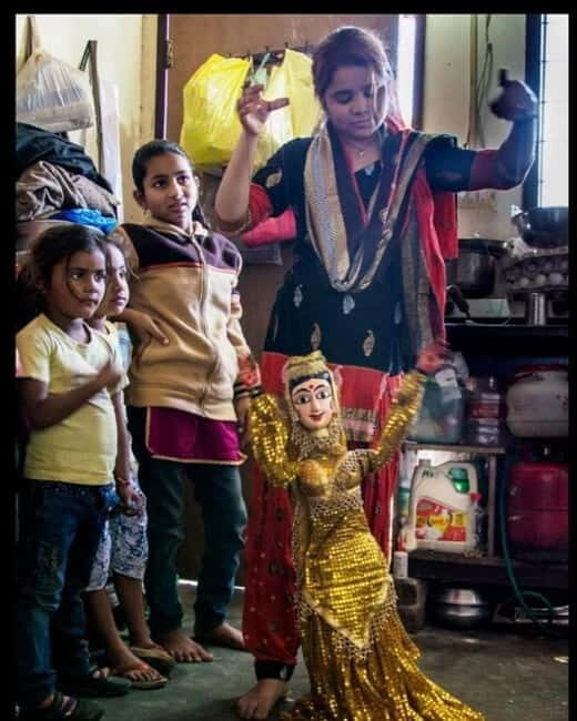 Delhi: Street Performers Walk Local Tour - What to Expect on the Tour