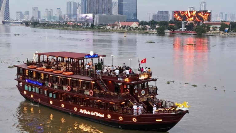 Dinner on Cruise with Buffet/Set menu with live music - What’s Included and What’s Not