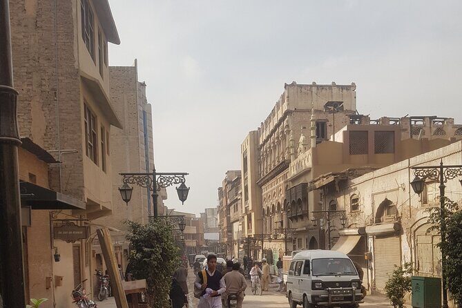 Discover Peshawar Full Day Guided Tour from Islamabad - Who Should Consider This Tour?