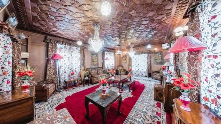 Essence of Kashmir 5 days 4 Night Accommodation With Tours - Analyzing the Value