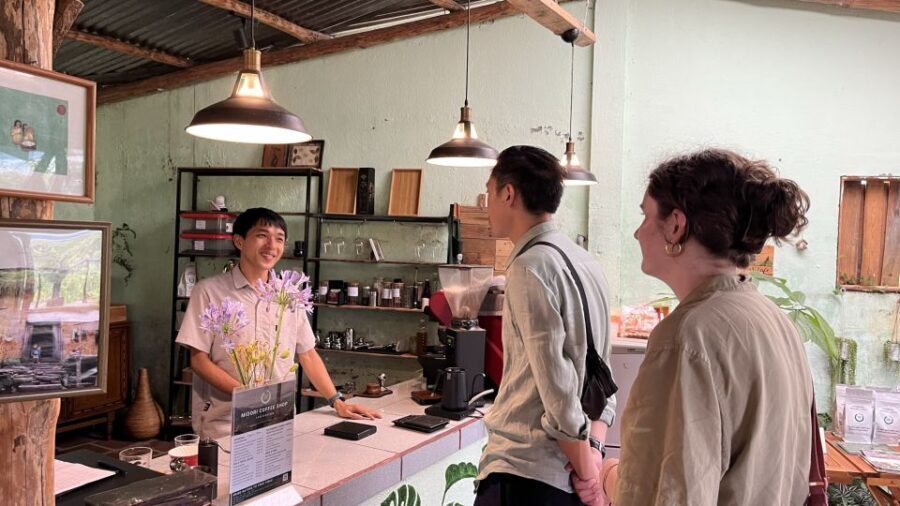 Experience specialty coffee with sustainable coffee farmers - A Close-Look at the Experience