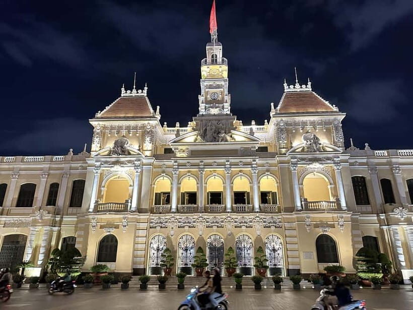 Free E-sim Saigon Night Walking Tour with Local Guide - The Itinerary: A Night in the City