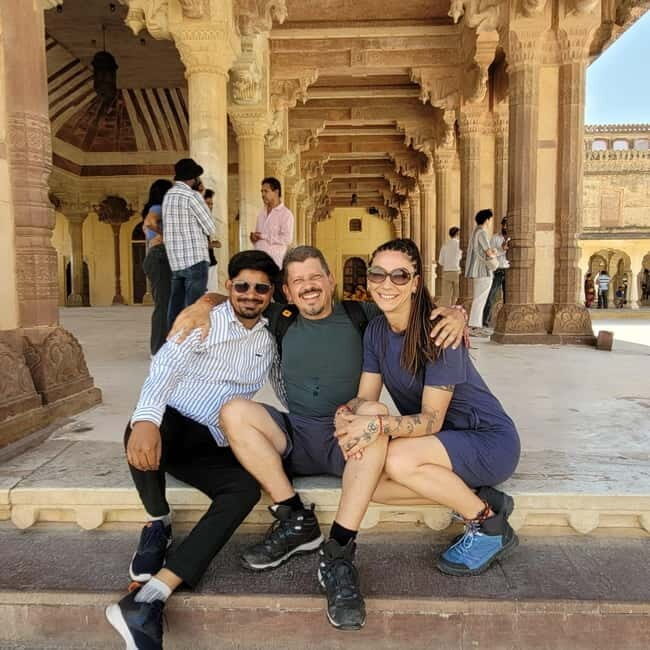 From Delhi: Jaipur Day Trip with Amber Fort & City Tour - What to Expect on the Tour