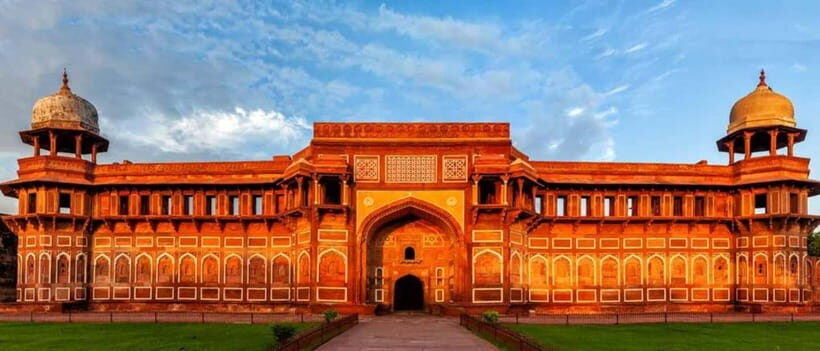 From Delhi: Taj Mahal Sunrise & Agra Day Tour with Transfers - 8:30 am: Breakfast at a Luxury Restaurant