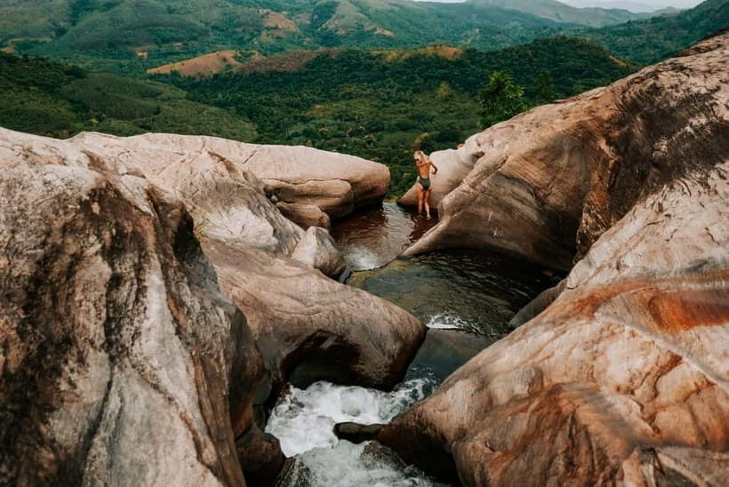 From Ella: Diyaluma Waterfall and Natural Pool Bath Tour