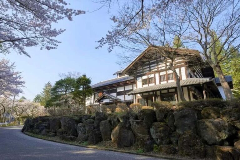 From Myoko Kogen: Snow Monkey Park and Zenkoji Temple Tour - The Itinerary: What You Can Expect