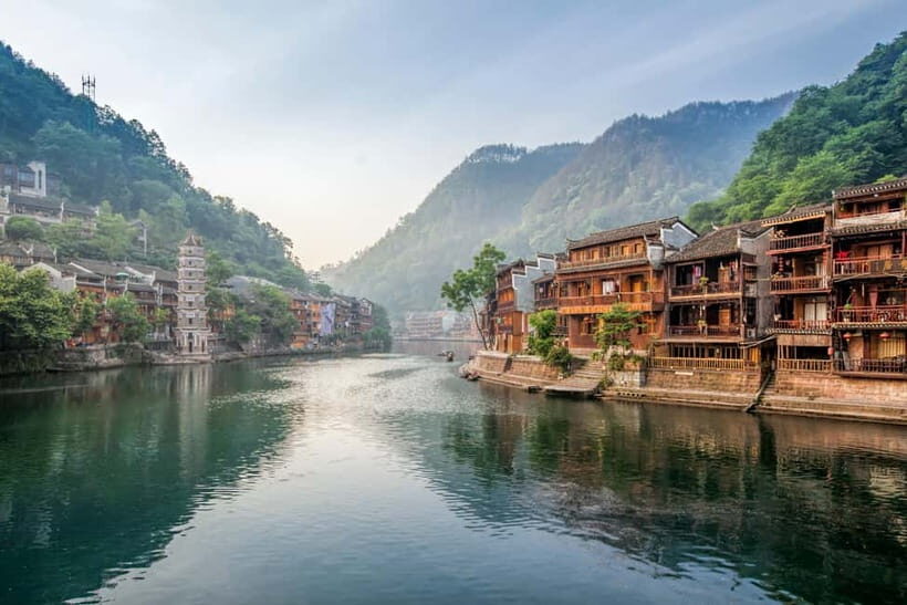 From Zhangjiajie: Fenghuang Ancient Town & Furong Town Tour - Local Flavor and Cuisine