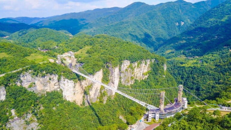 From Zhangjiajie: Glass Bridge & Furong Town Night Adventure - The Culinary Break