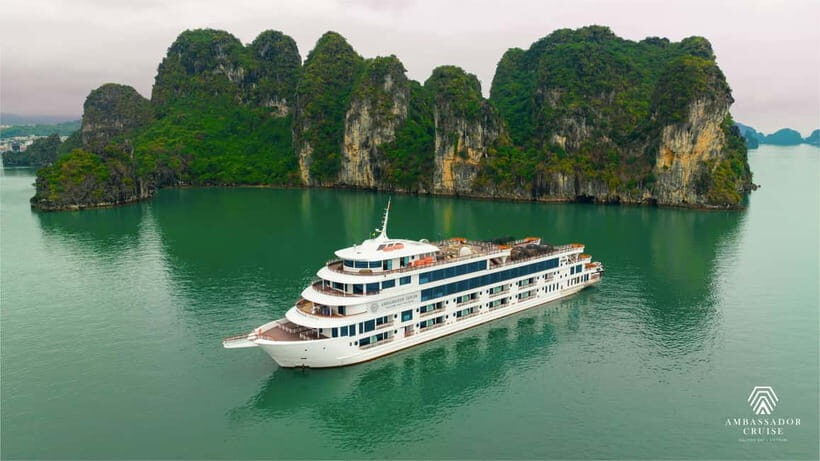 Ha Long: The biggest & luxurious cruise & Live music & Drink - Who Will Love This Cruise?