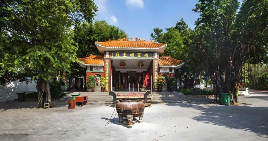 Hainan: Xiantian Village, Junling Temple, & Qizi Bay Tour - In-Depth Look at Each Stop